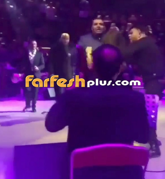 لماذا ارتمت هذه الفتاة في أحضان كاظم الساهر على المسرح؟ بالفيديو صورة رقم 3 لماذا ارتمت هذه الفتاة في أحضان كاظم الساهر على المسرح؟ بالفيديو صورة رقم 3
