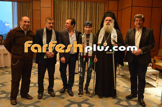 فيديو وليد توفيق يغني للناصرة (أنا صليت على ترابك) ومطران القدس يكرمه صورة رقم 6