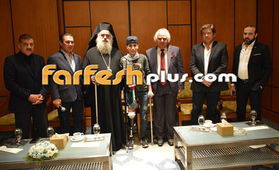 فيديو وليد توفيق يغني للناصرة (أنا صليت على ترابك) ومطران القدس يكرمه صورة رقم 1