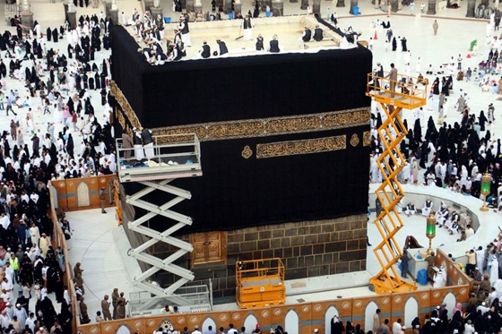 تعرفوا الى 3 نساء كسون الكعبة على مر التاريخ..! صورة رقم 3