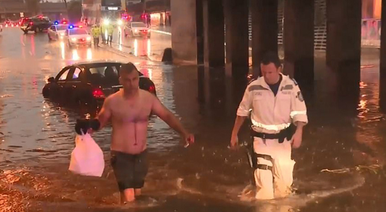 فيديو وصور: عواصف وصواعق سيدني استراليا: دمار صادم والكهرباء مقطوعة! صورة رقم 13