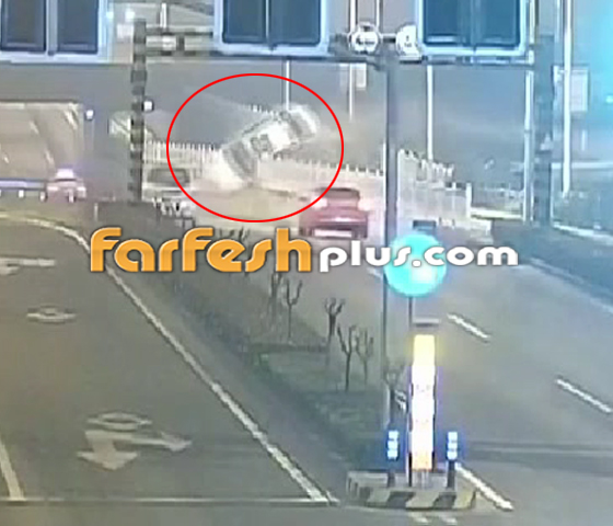 السيارة طارت كالصاروخ.. الكاميرات ترصد حادثا صادما في الصين - فيديو صورة رقم 1