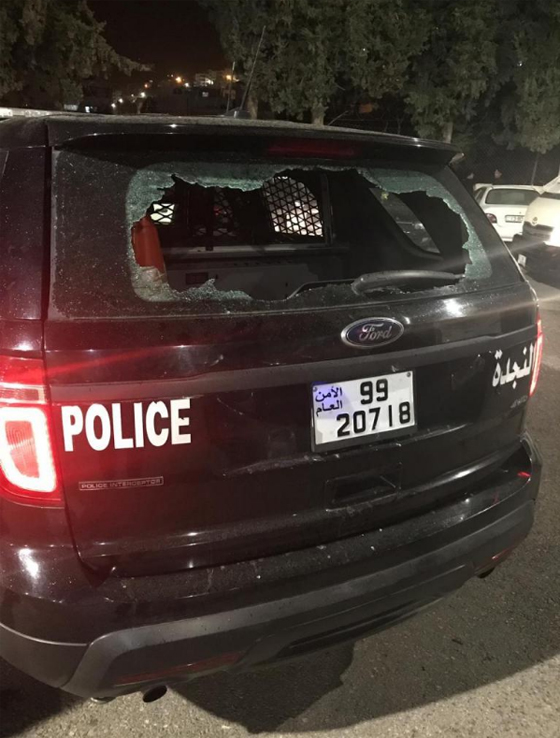 الأردن: بعد مقتل شاب عشريني، اشتباكات بالرصاص الحي بين الشرطة والمواطنين صورة رقم 14