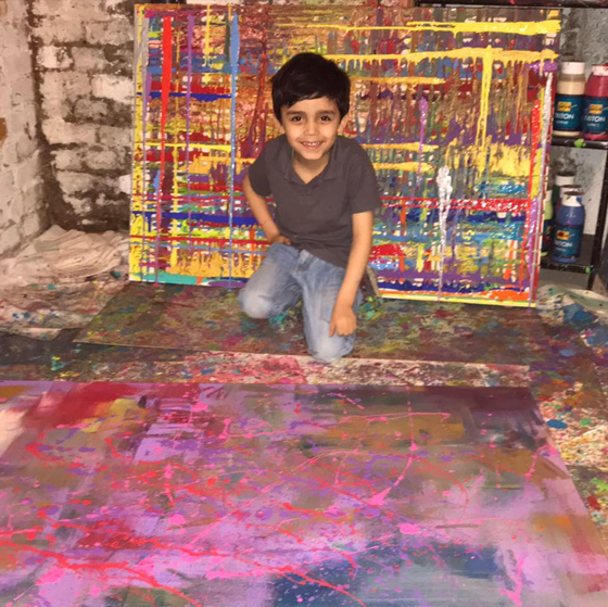 طفل معجزة (6 أعوام) يبهر عشاق الفن ويبيع اللوحة بـ1000 يورو صورة رقم 5