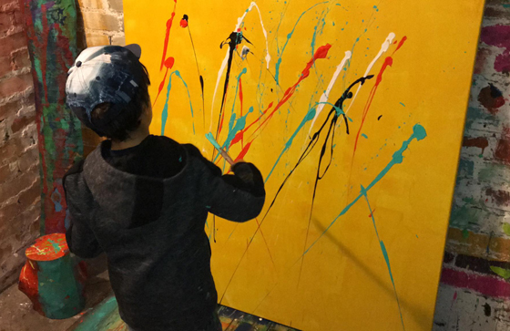 طفل معجزة (6 أعوام) يبهر عشاق الفن ويبيع اللوحة بـ1000 يورو صورة رقم 12