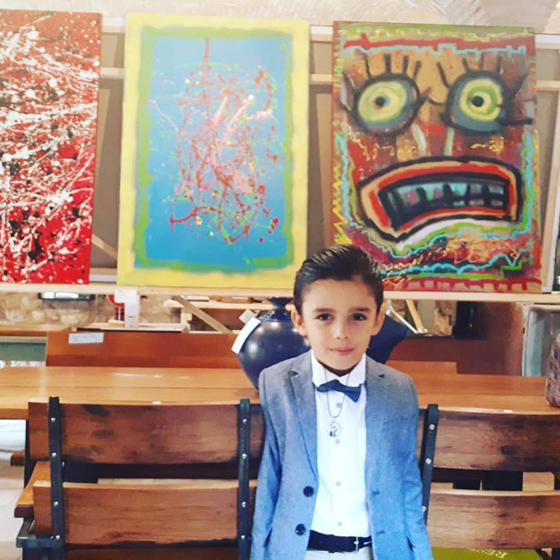 طفل معجزة (6 أعوام) يبهر عشاق الفن ويبيع اللوحة بـ1000 يورو صورة رقم 17
