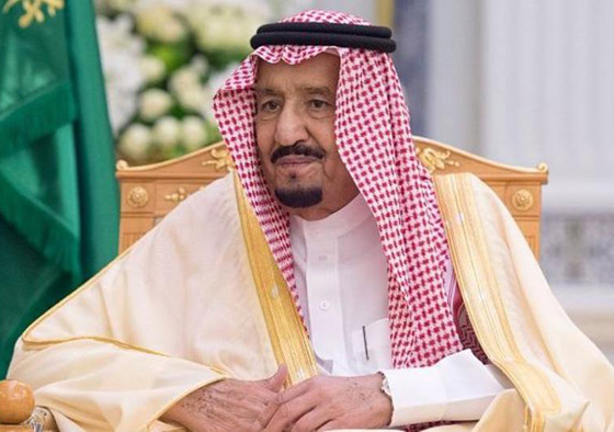  بالفيديو: خادم الحرمين الشريفين الملك سلمان يؤدى رقصة العرضة السعودية صورة رقم 5