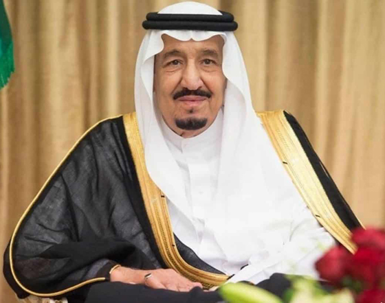  بالفيديو: خادم الحرمين الشريفين الملك سلمان يؤدى رقصة العرضة السعودية صورة رقم 7