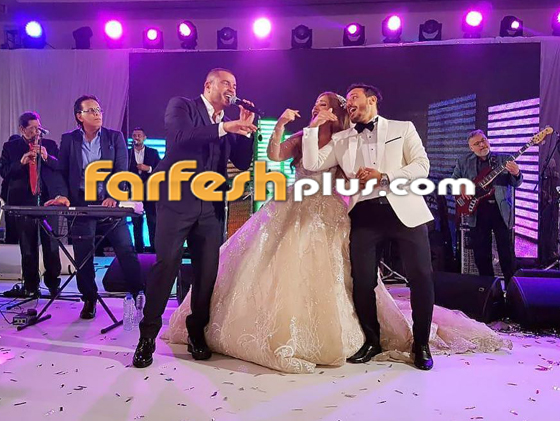 فيديو وصور عمرو دياب يرقص مع عروسين فازا بمسابقة (فرحنا بالهضبة) صورة رقم 2 فيديو وصور عمرو دياب يرقص مع عروسين فازا بمسابقة (فرحنا بالهضبة) صورة رقم 2