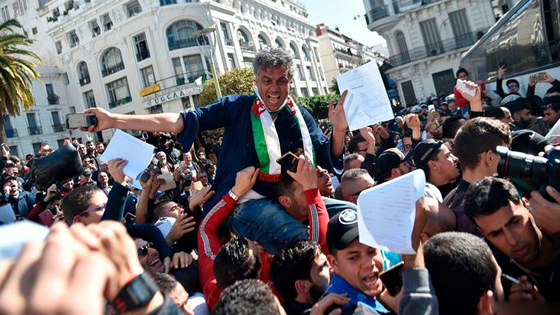 الجزائر: معارضون يدعون بوتفليقة للتنحي ويحضون الجيش على لعب دور دستوري صورة رقم 10