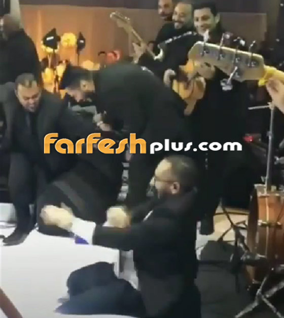 بالفيديو: تامر حسني في نوبة ضحك هستيرية على المسرح.. ما السبب؟ صورة رقم 3 بالفيديو: تامر حسني في نوبة ضحك هستيرية على المسرح.. ما السبب؟ صورة رقم 3