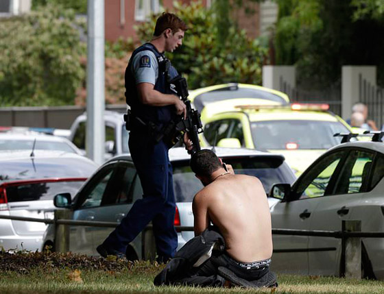 بالفيديو والصور: هجوم على مسجدين في نيوزيلندا وسقوط العشرات صورة رقم 12
