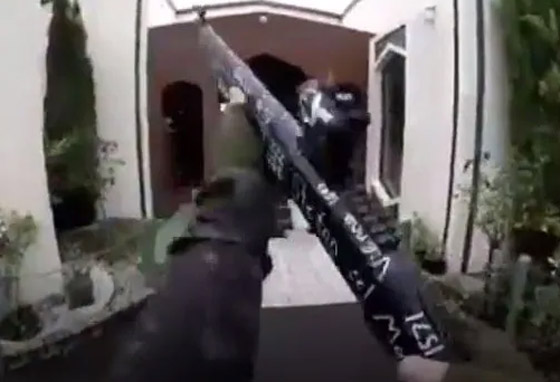 بالفيديو والصور: هجوم على مسجدين في نيوزيلندا وسقوط العشرات صورة رقم 5