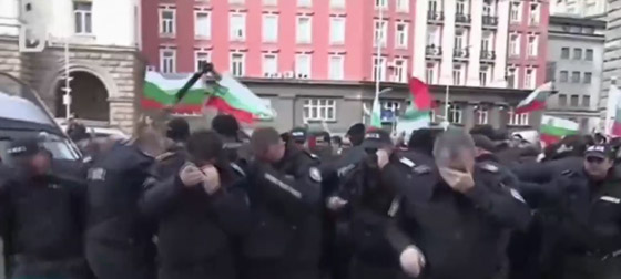بلغاريا: الرياح مع المتظاهرين ضد عناصر الشرطة صورة رقم 2