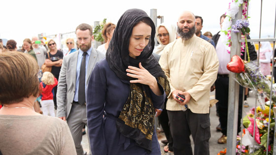 سفاح نيوزيلندا يقبع في السجن الأكثر حراسة وحصانة والبلاد ترتدي الحجاب تضامنا! صورة رقم 17