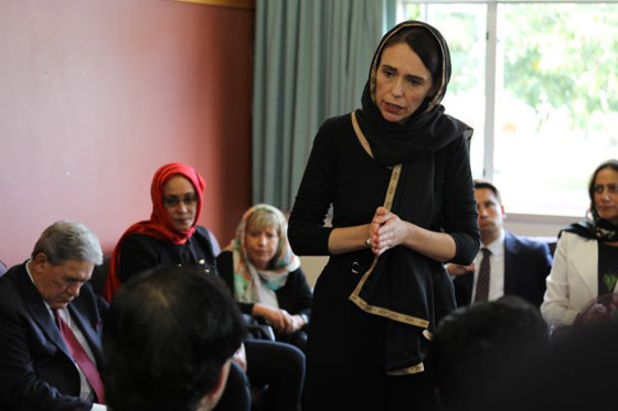سفاح نيوزيلندا يقبع في السجن الأكثر حراسة وحصانة والبلاد ترتدي الحجاب تضامنا! صورة رقم 23