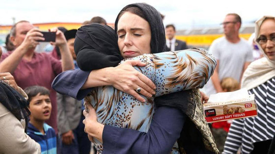 سفاح نيوزيلندا يقبع في السجن الأكثر حراسة وحصانة والبلاد ترتدي الحجاب تضامنا! صورة رقم 3
