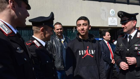 فيديو وصور: إيطاليا تمنح المواطنة لطفل مصري شجاع أنقذ 51 طالبًا من الموت صورة رقم 9