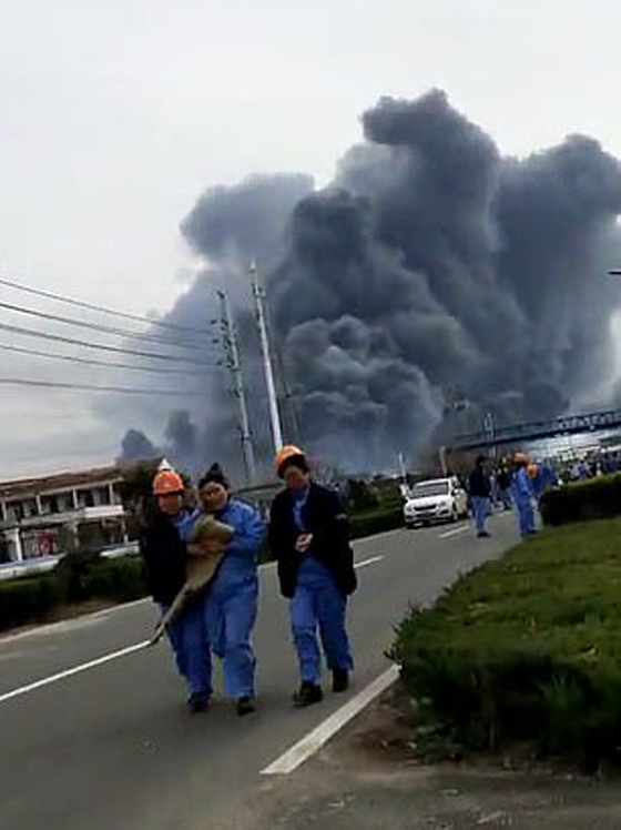 بالفيديو والصور: شاهدوا لحظة انفجار مصنع في الصين، هزّ الأرض وقتل العشرات صورة رقم 4
