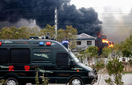 بالفيديو والصور: شاهدوا لحظة انفجار مصنع في الصين، هزّ الأرض وقتل العشرات صورة رقم 7