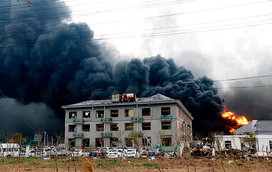 بالفيديو والصور: شاهدوا لحظة انفجار مصنع في الصين، هزّ الأرض وقتل العشرات صورة رقم 9