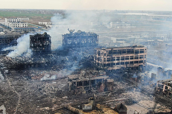 بالفيديو والصور: شاهدوا لحظة انفجار مصنع في الصين، هزّ الأرض وقتل العشرات صورة رقم 2