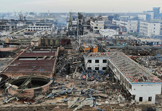 بالفيديو والصور: شاهدوا لحظة انفجار مصنع في الصين، هزّ الأرض وقتل العشرات صورة رقم 20