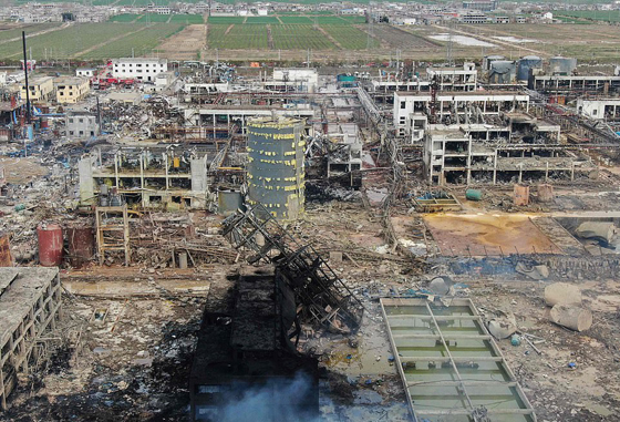 بالفيديو والصور: شاهدوا لحظة انفجار مصنع في الصين، هزّ الأرض وقتل العشرات صورة رقم 21