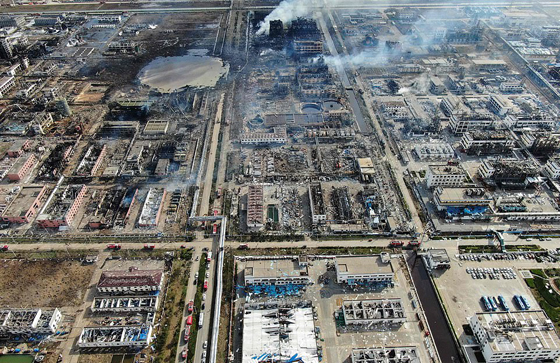 بالفيديو والصور: شاهدوا لحظة انفجار مصنع في الصين، هزّ الأرض وقتل العشرات صورة رقم 22