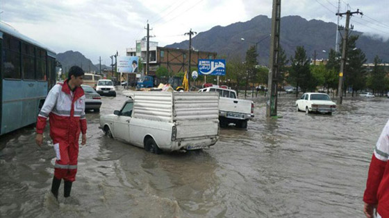 السيول والفيضانات تغرق محافظات إيرانية.. وسقوط قتلى صورة رقم 6