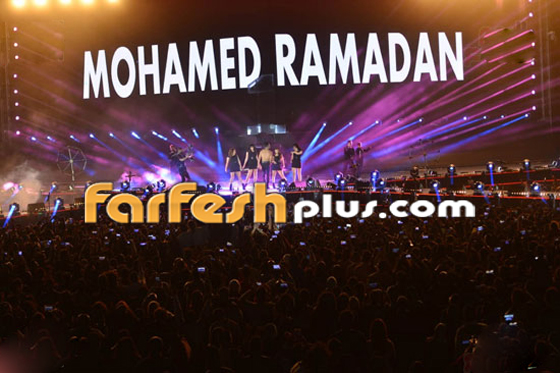 فيديو وصور أول حفل لمحمد رمضان: اقتحم المسرح بدراجة وغير ملابسه 8 مرات صورة رقم 17 فيديو وصور أول حفل لمحمد رمضان: اقتحم المسرح بدراجة وغير ملابسه 8 مرات صورة رقم 17