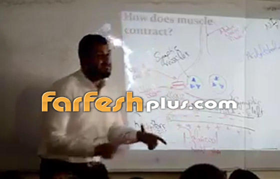 فيديو طريف: مدرّس مصري يشرح الكيمياء للطلاب على طريقة تامر حسني (عيش بشوقك) صورة رقم 5 فيديو طريف: مدرّس مصري يشرح الكيمياء للطلاب على طريقة تامر حسني (عيش بشوقك) صورة رقم 5