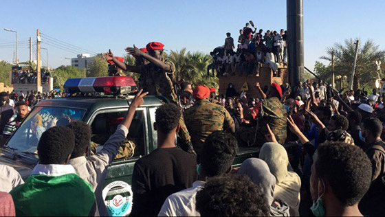 الخرطوم: تفاصيل اعتصام وزارة الدفاع السودانية، فيديو وصور صورة رقم 3