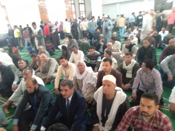 النجوم يودعون الفنان محمود الجندي الى مثواه الأخير وانهيار أحمد السقا صورة رقم 14