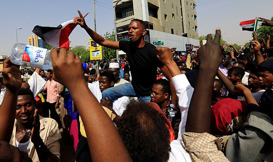 لن ينساه السودان.. تفاصيل يوم الجمعة الدراماتيكي صورة رقم 16