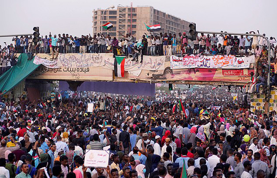 لن ينساه السودان.. تفاصيل يوم الجمعة الدراماتيكي صورة رقم 18