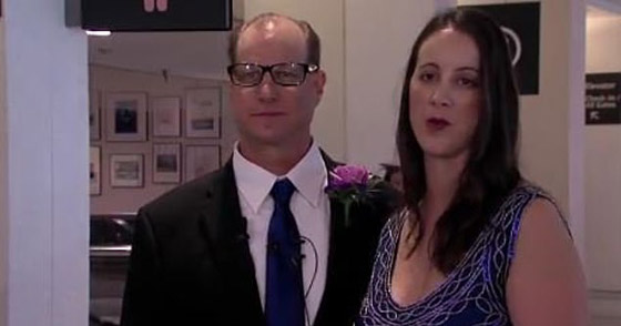 فيديو وصور: عاشقان أمريكيان يتزوجان في المطار! ما السبب؟  صورة رقم 5
