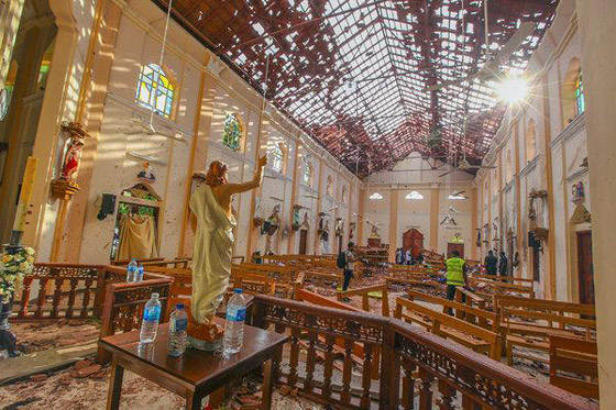 بالفيديو: لحظة دخول انتحاري سريلانكا إلى الكنيسة صورة رقم 23