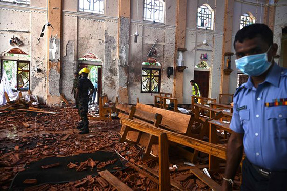 بالفيديو: لحظة دخول انتحاري سريلانكا إلى الكنيسة صورة رقم 3