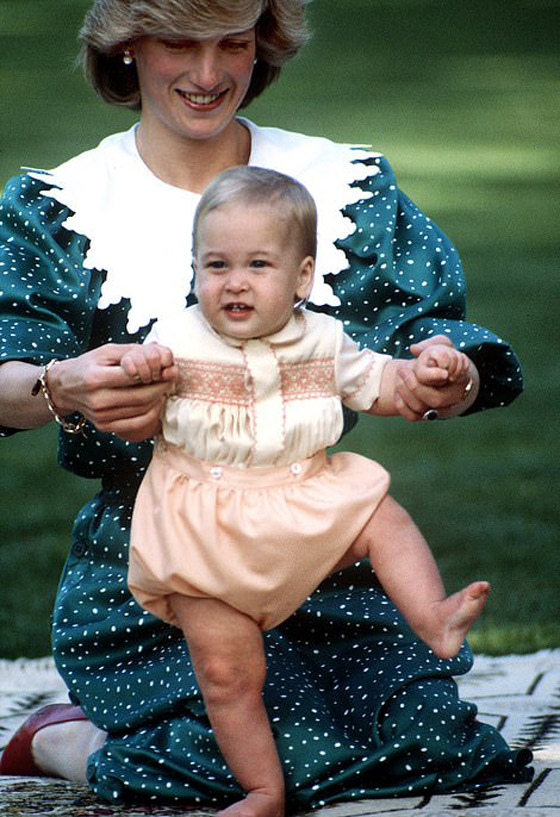 في عيد ميلاده الأول: صور الأمير لويس ابن الأمير ويليام وزوجته كيت صورة رقم 8