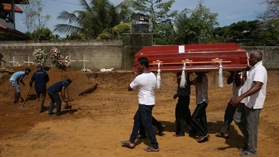 بالفيديو: لحظة دخول انتحاري سريلانكا إلى الكنيسة صورة رقم 7