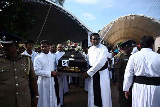 بالفيديو: لحظة دخول انتحاري سريلانكا إلى الكنيسة صورة رقم 10