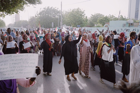 الخرطوم: سودانيات يطالبن بالتحرر من قوانين القمع في ساحة الاعتصام صورة رقم 6