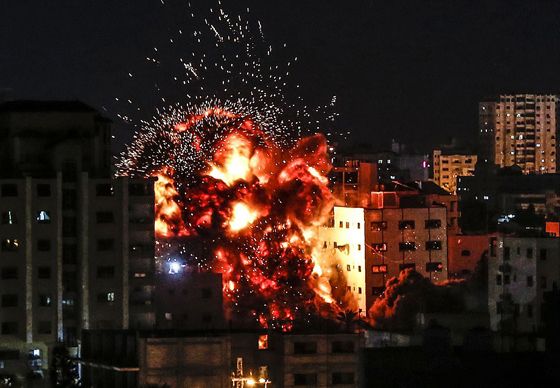 غزة: الفصائل ترد على قصف الزوارق الحربية الإسرائيلية صورة رقم 1