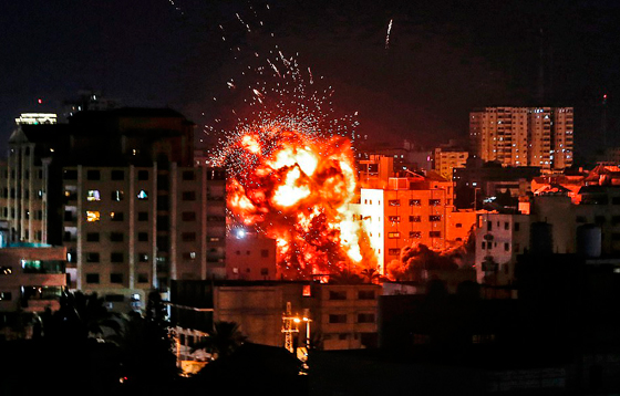 غزة: الفصائل ترد على قصف الزوارق الحربية الإسرائيلية صورة رقم 10