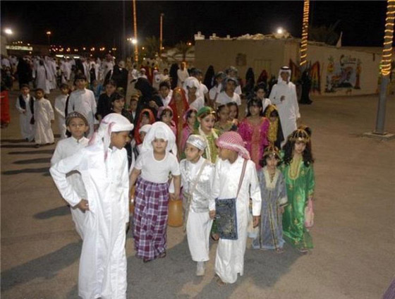 صور وفيديو رمضان في الخليج: مهرجان القرقيعان السنوي للتراث صورة رقم 3