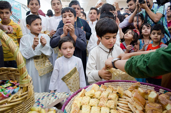 صور وفيديو رمضان في الخليج: مهرجان القرقيعان السنوي للتراث صورة رقم 7