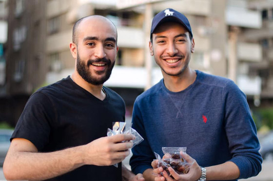 فيديو وصور كنافة ودوناتس من شباب المعادي لصائمي رمضان والمسيحيين صورة رقم 6