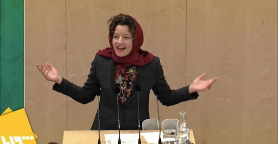 بالفيديو: نائبة نمساوية ترتدي الحجاب وتوجه رسالة من البرلمان  صورة رقم 1