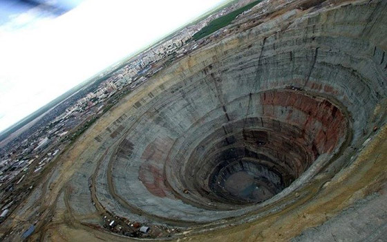 بالصور: بئر كولا.. أعمق حفرة صنعها الإنسان بسبب الحرب الباردة! صورة رقم 1
